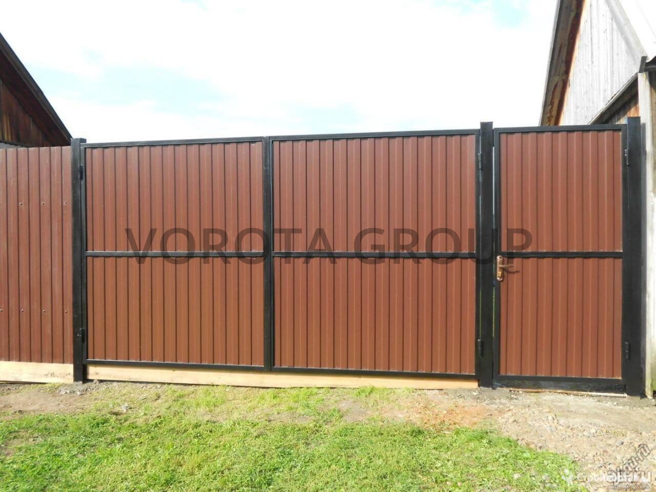 Распашные ворота из профнастила Doorhan коричневые 2500х1800 Распашные ворота из профнастила Doorhan коричневые 2500х1800