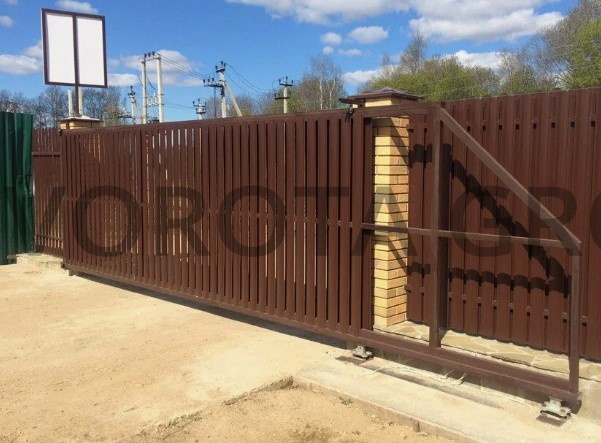 Механические откатные ворота с евроштакетником 2000х5000
