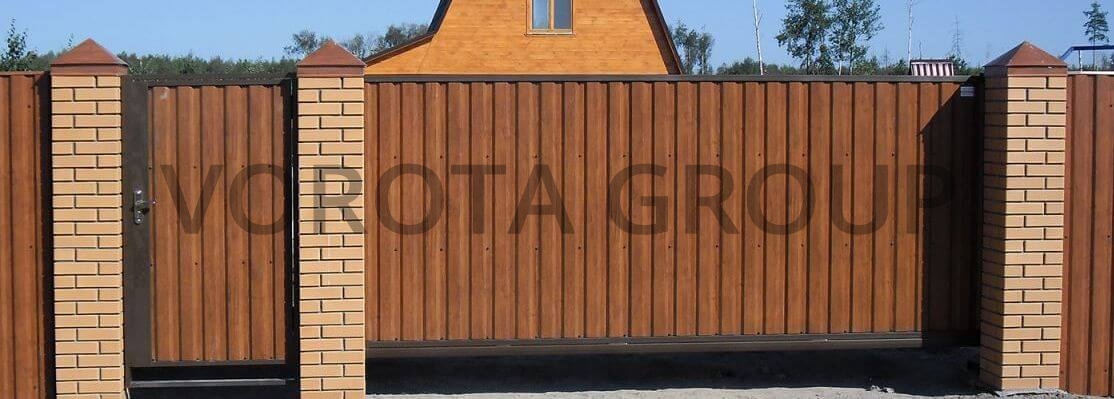 Откатные ворота из профнастила Doorhan под дерево 1700x3950