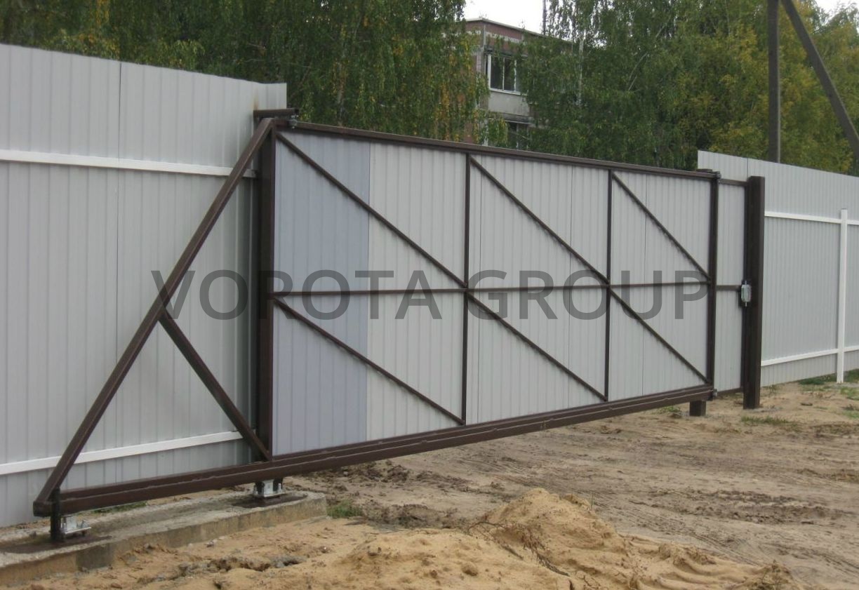 Откатные ворота из профнастила Alutech белого цвета 1900x4000