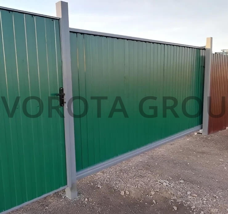 Откатные ворота на сваях с калиткой Doorhan зеленые 2200x1500