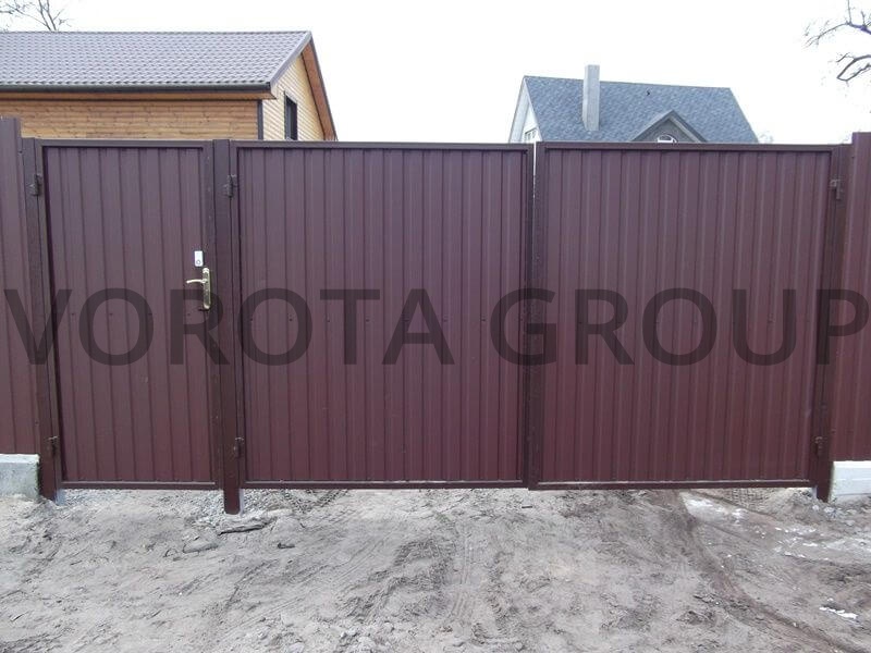 Распашные ворота из профнастила Doorhan темно-коричневые 2400х1700 Распашные ворота из профнастила Doorhan темно-коричневые 2400х1700