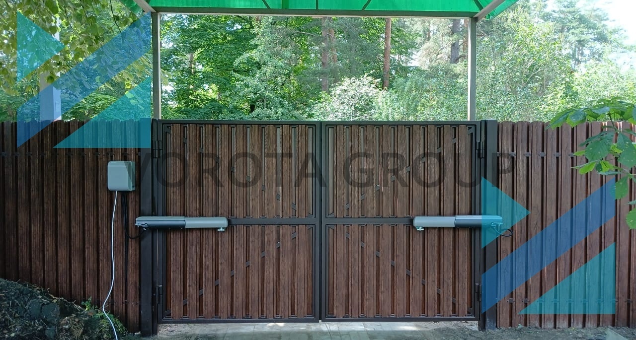 Распашные ворота из сэндвич панелей Doorhan 1700х2400