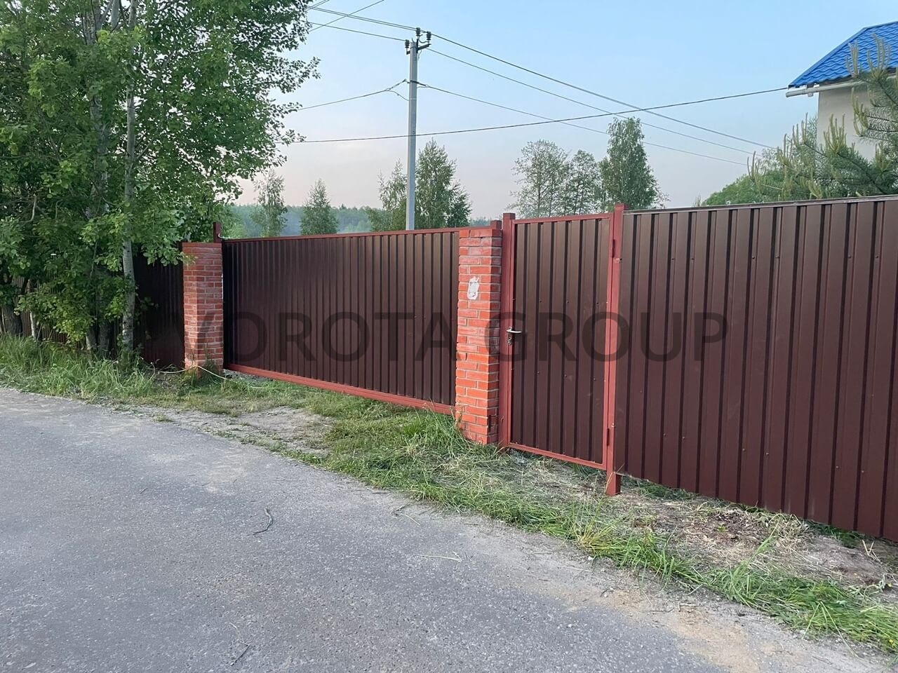 Механические откатные ворота Alutech коричневые 2100x1500