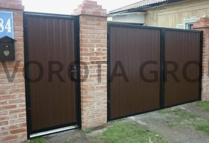 Распашные ворота из профнастила Alutech металлические 2400х2000 Распашные ворота из профнастила Alutech металлические 2400х2000