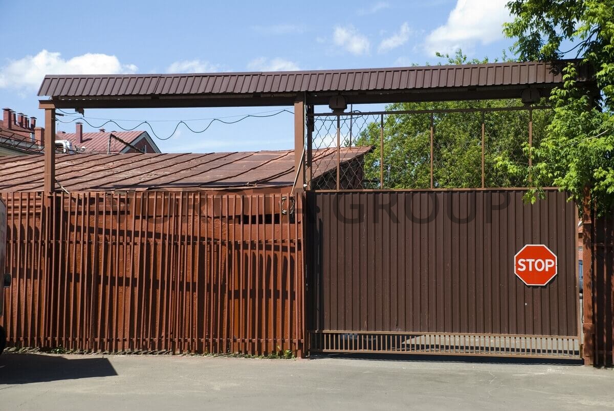 Подвесные откатные ворота Doorhan коричневые 4000х3000