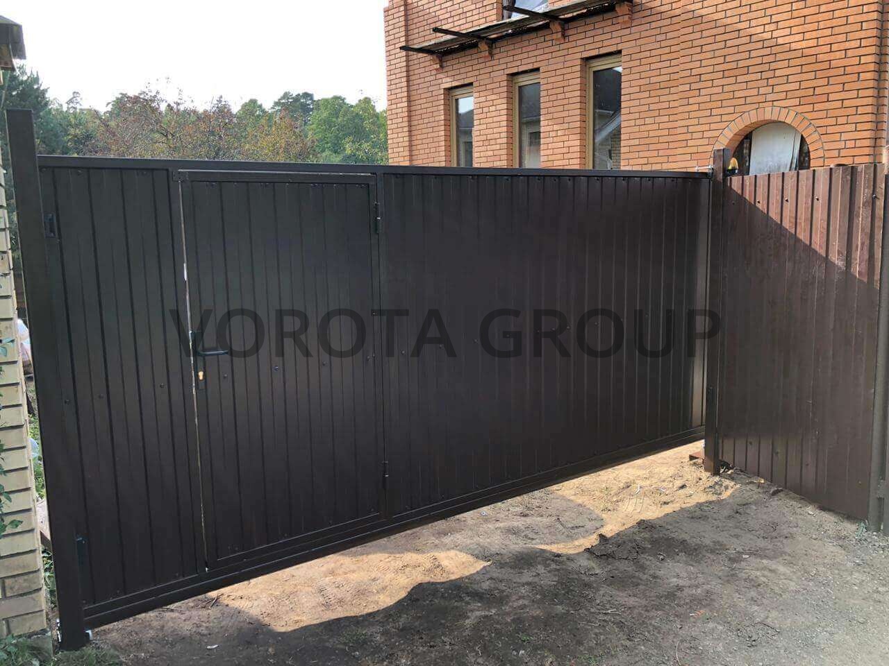 Механические откатные ворота Doorhan коричневый 1800x2200