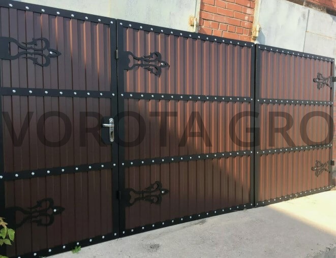 Распашные ворота из профнастила Alutech с декором 3400х1900 Распашные ворота из профнастила Alutech с декором 3400х1900