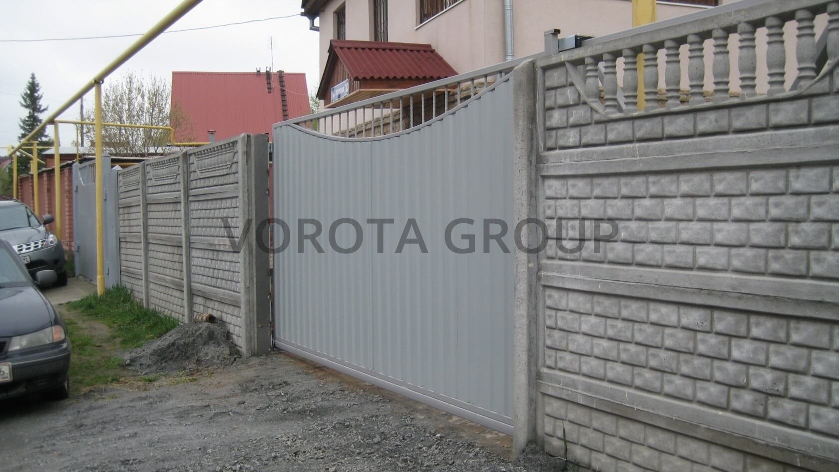 Подвесные откатные ворота Alutech серые 2100x2500