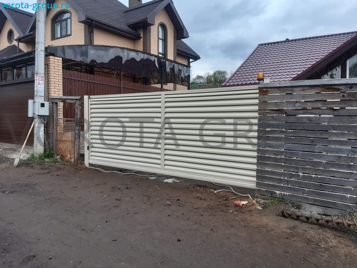 Откатные жалюзийные ворота и забор