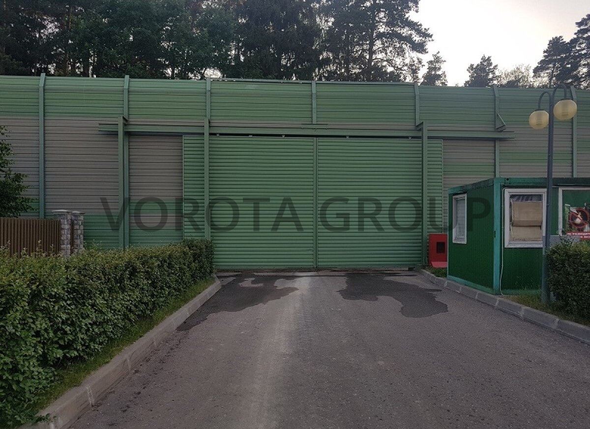 Подвесные откатные ворота Alutech зеленые 1850x4200